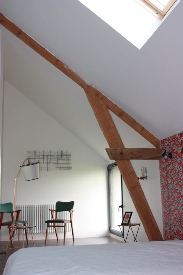 chambre bakelit avec espace de lecture