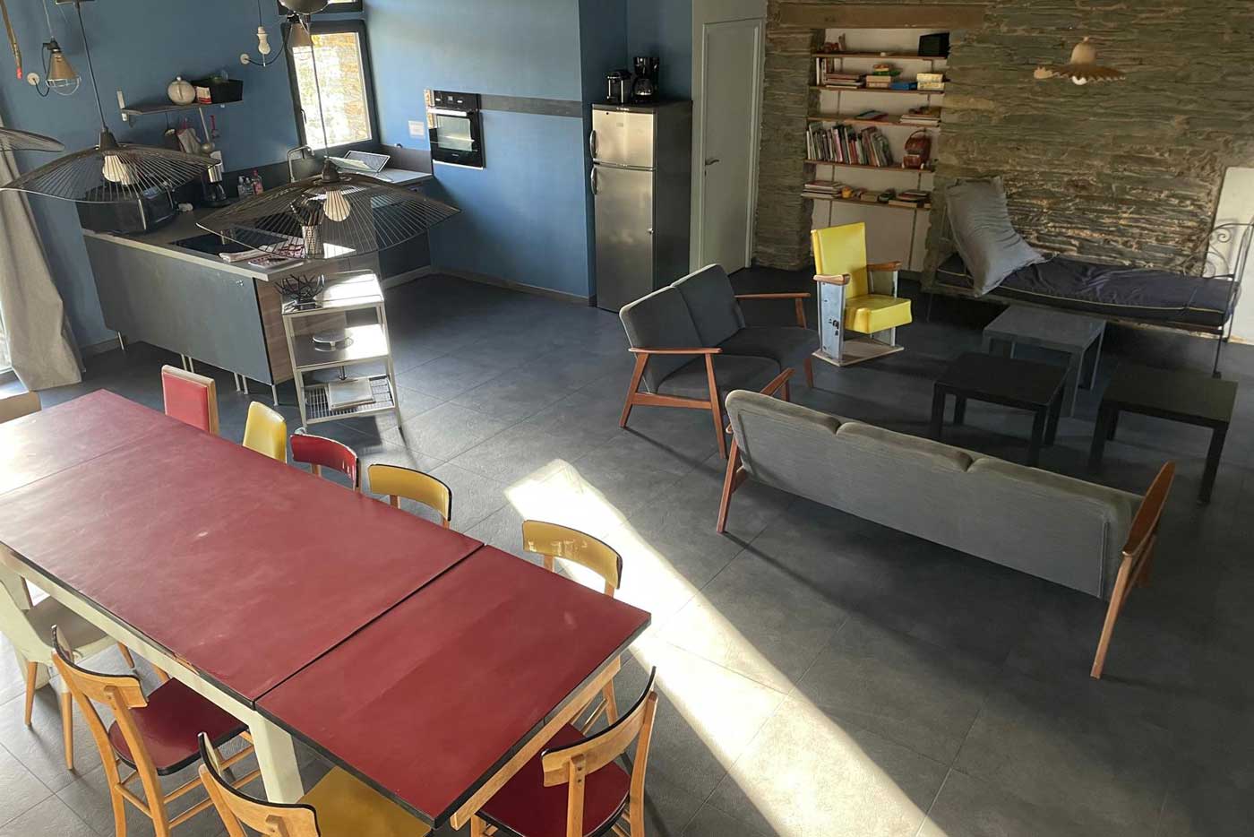 Espace confortable et convivial dans le gîte